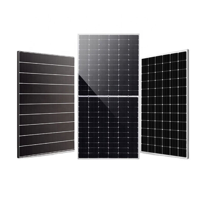 Industrielle Solarzellen mit zwei Gesichtern, die für staubfreie Leistung geformt sind